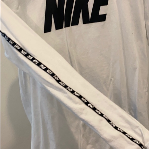Long sleeve Nike tee - Picture 2 of 4
